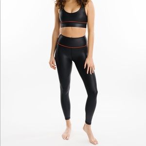 🌙 Zyia Black Metallic Sweetheart Legging